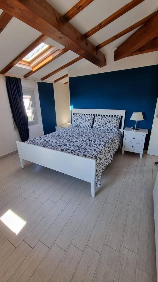 Casa Elsa Lägenhet Torri Del Benaco Exteriör bild
